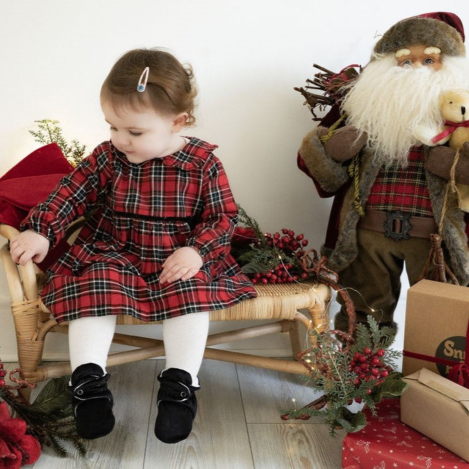 Schwarzer Samt – Babyschuhe mit rutschfester Sohle | Snugabugz 