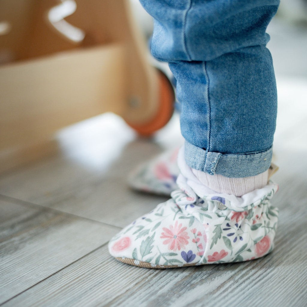 Rosa – Babyschuhe mit rutschfester Sohle, die nicht verrutschen | Snugabugz
