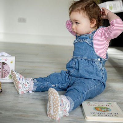 Rosa – Babyschuhe mit rutschfester Sohle, die nicht verrutschen | Snugabugz