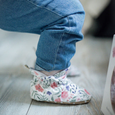Rosa – Babyschuhe mit rutschfester Sohle, die nicht verrutschen | Snugabugz